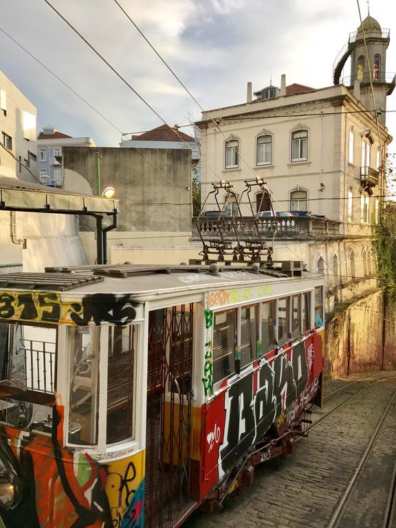Lavra Tram Apartment Lisbon Bagian luar foto